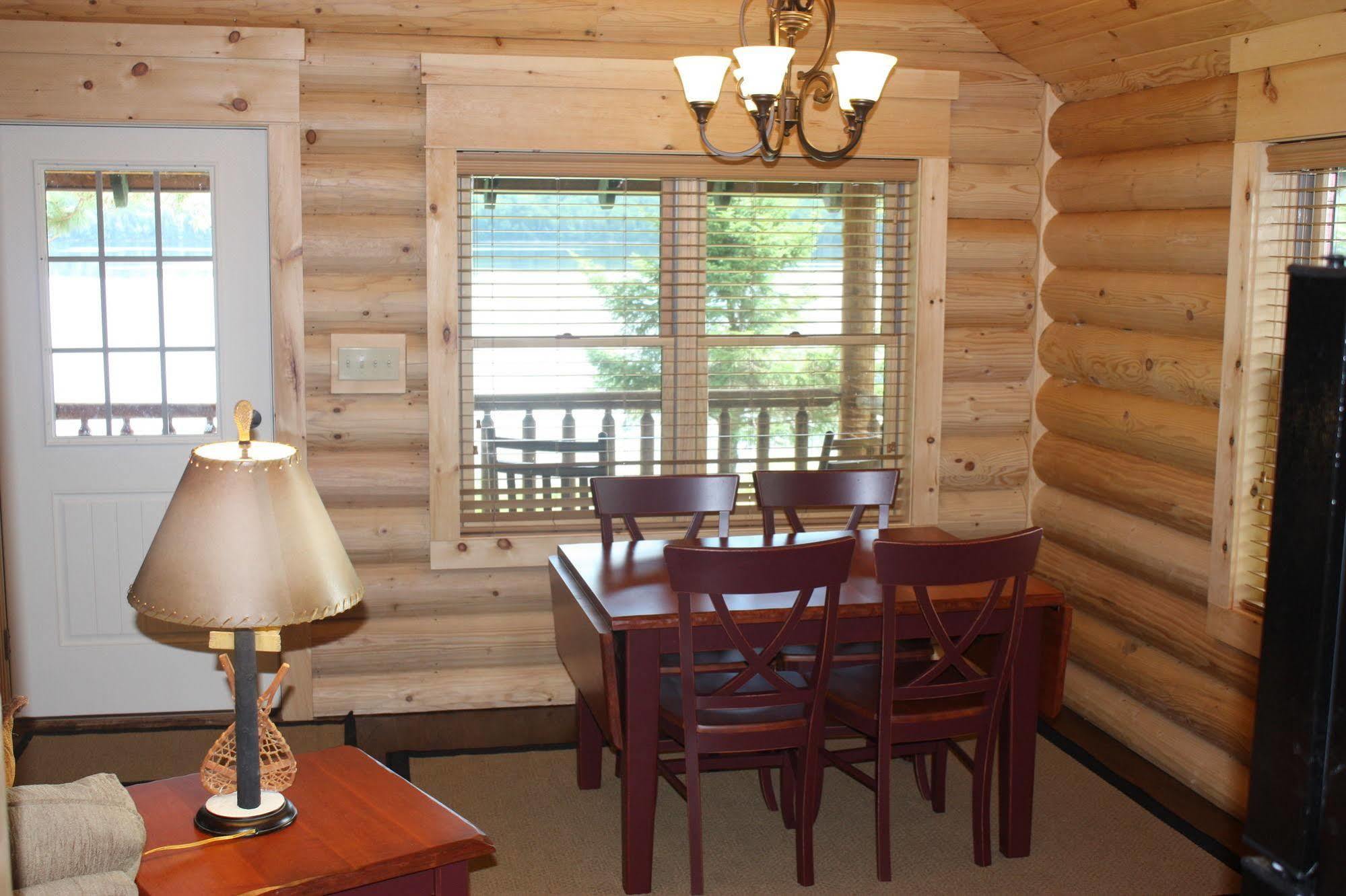 Lake Parlin Lodge & Cabins West Forks ภายนอก รูปภาพ