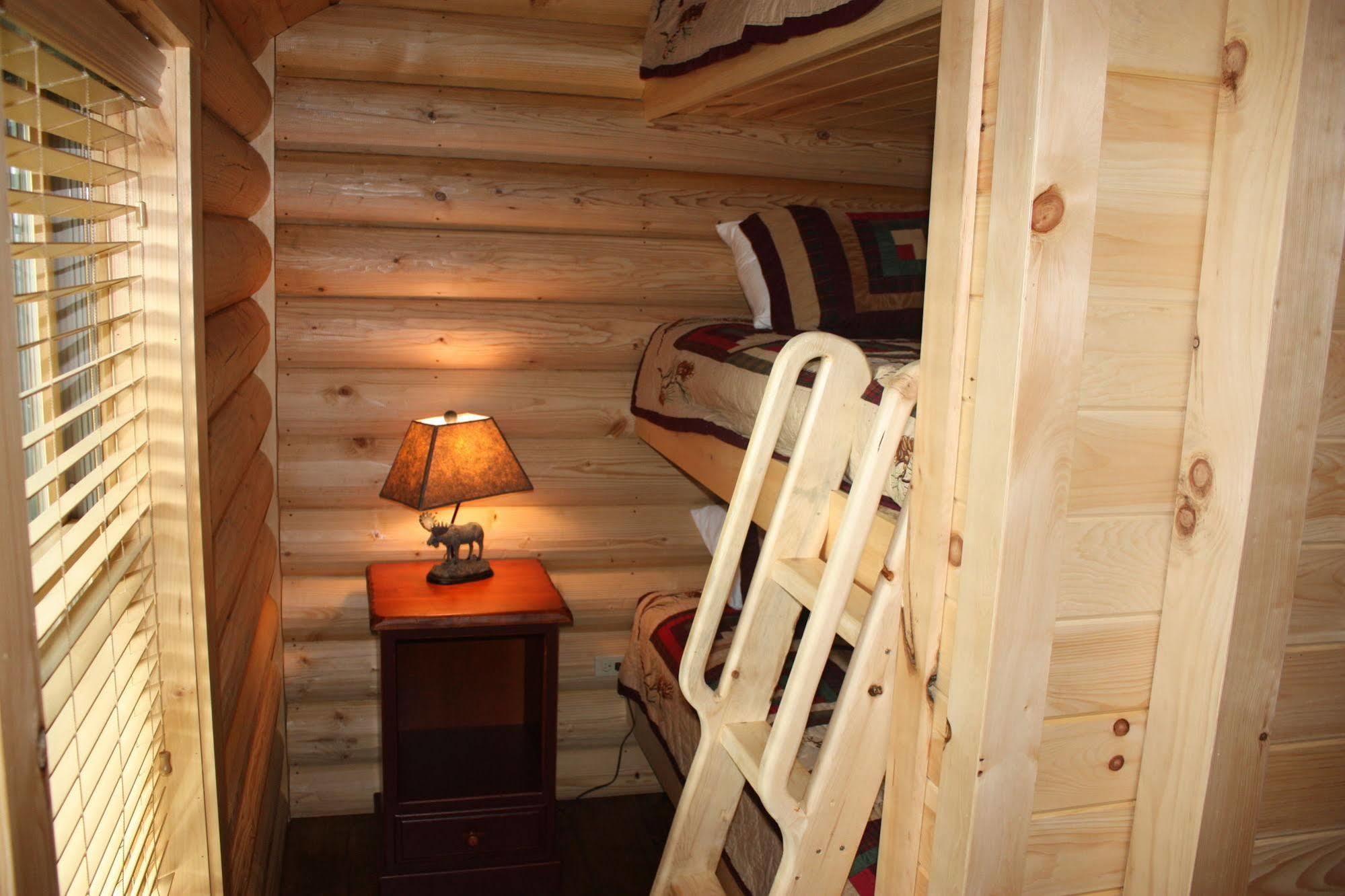 Lake Parlin Lodge & Cabins West Forks ภายนอก รูปภาพ
